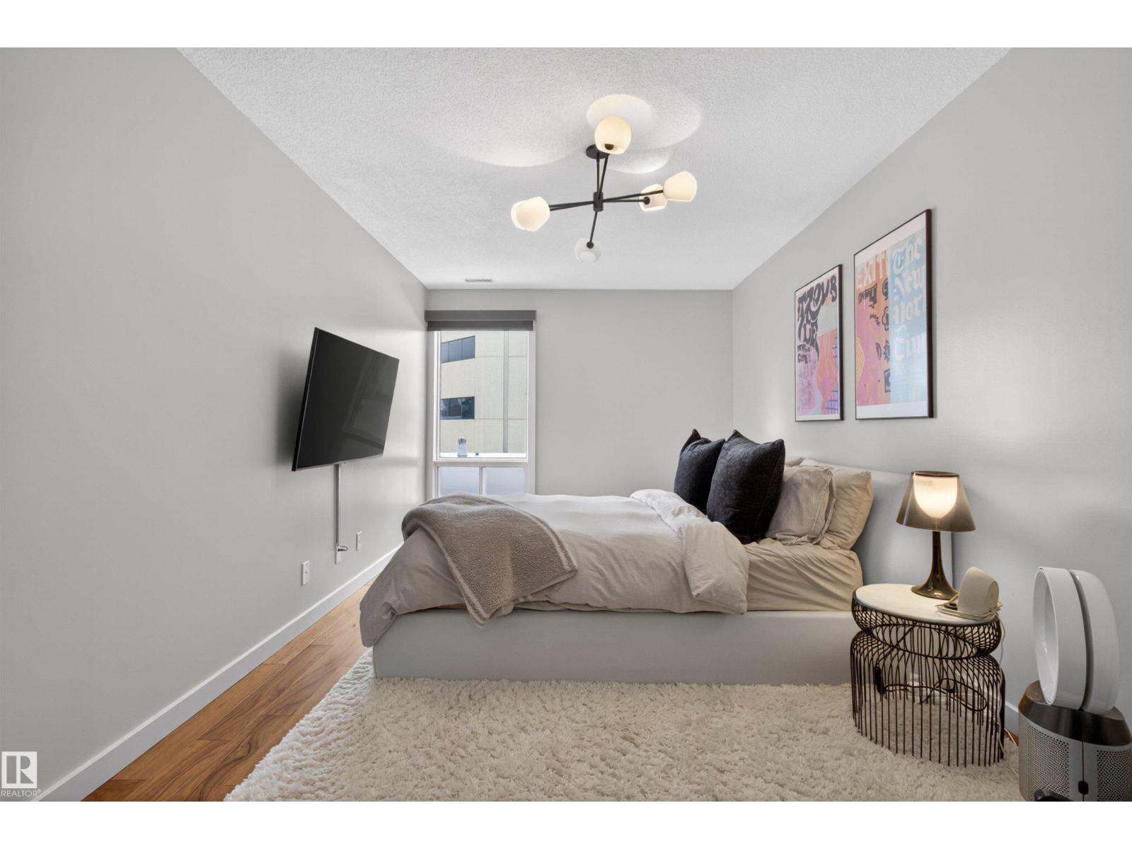 #305 10026 112 ST NW - 18