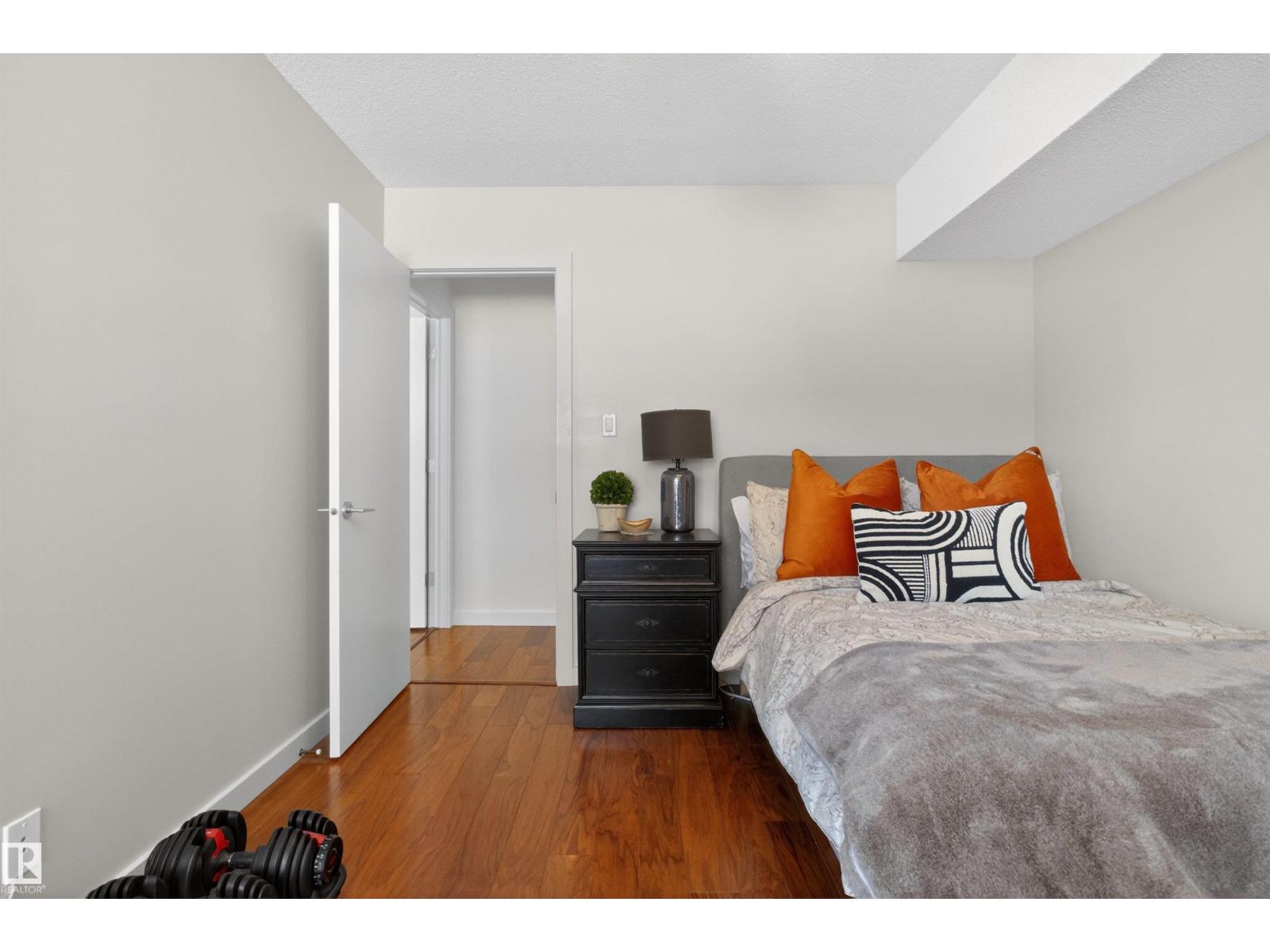 #305 10026 112 ST NW - 27