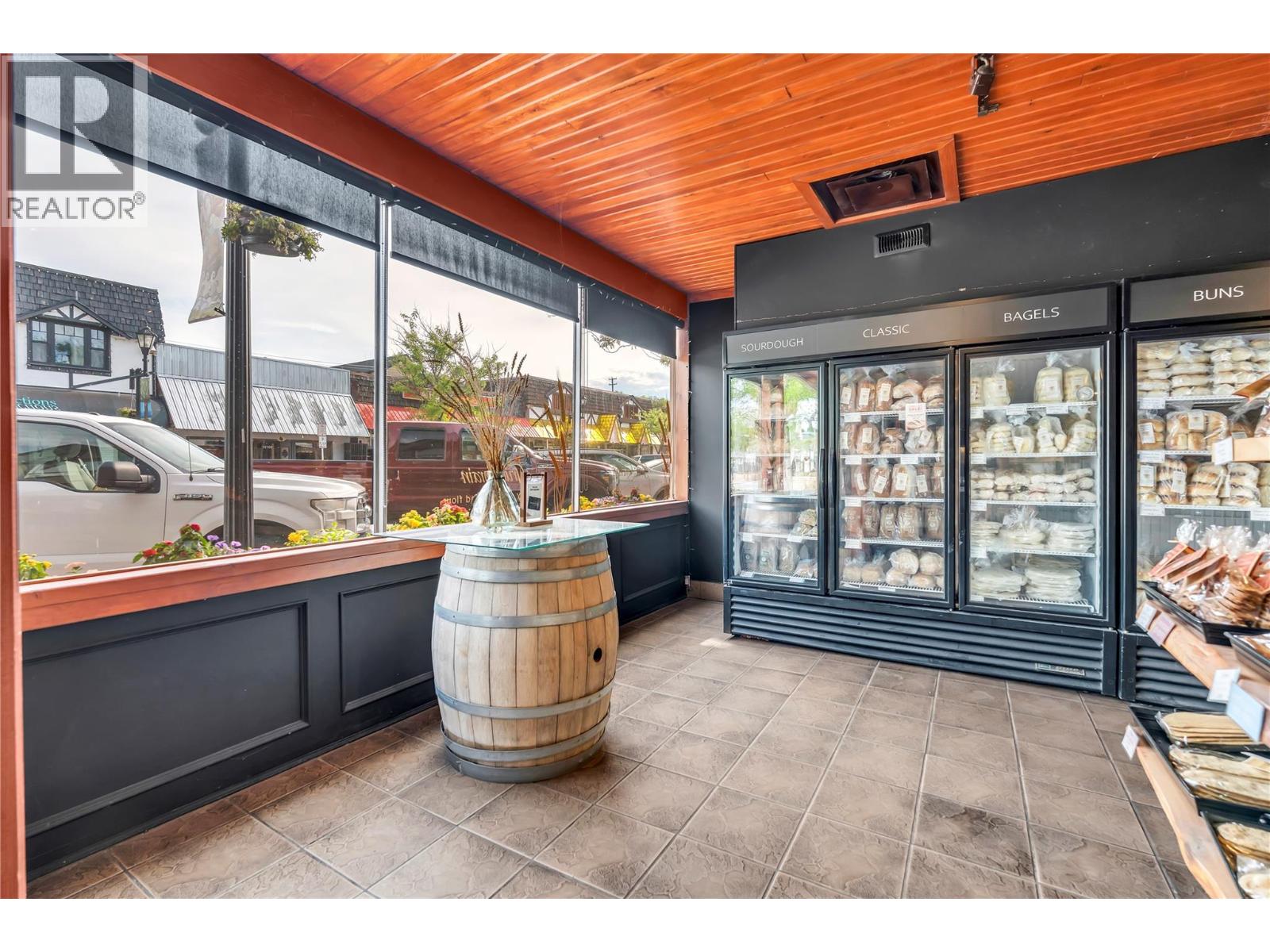 10110 Main Street - 39