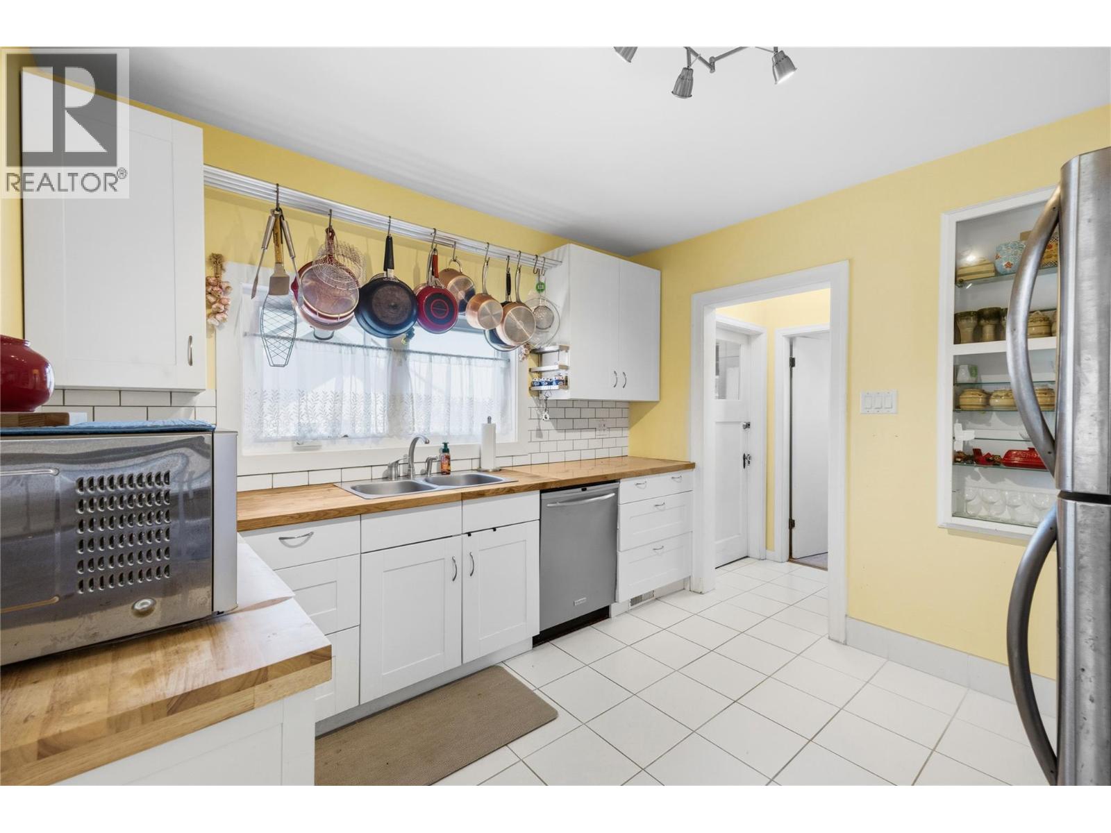 549 Edmonton Avenue - 2