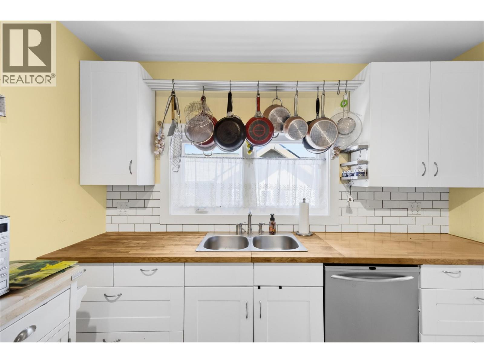 549 Edmonton Avenue - 4