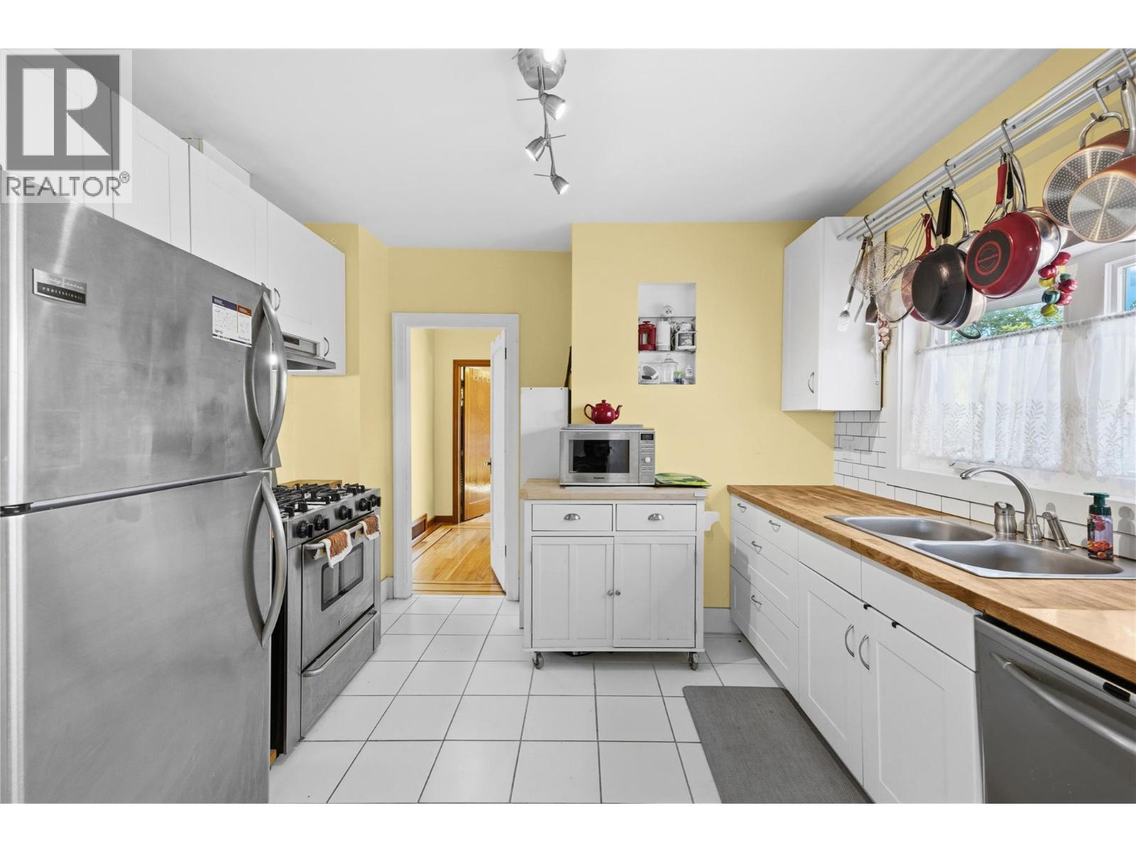 549 Edmonton Avenue - 5