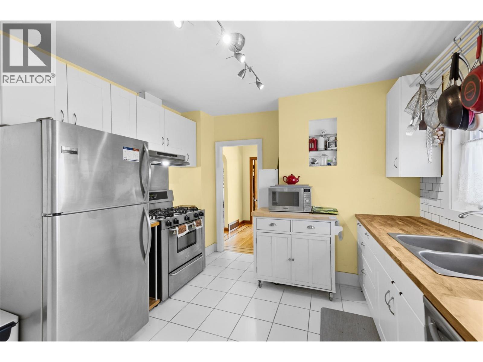 549 Edmonton Avenue - 3