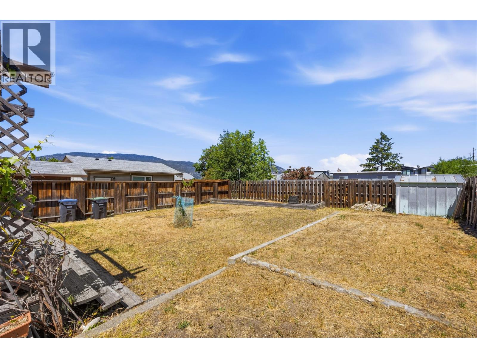549 Edmonton Avenue - 23