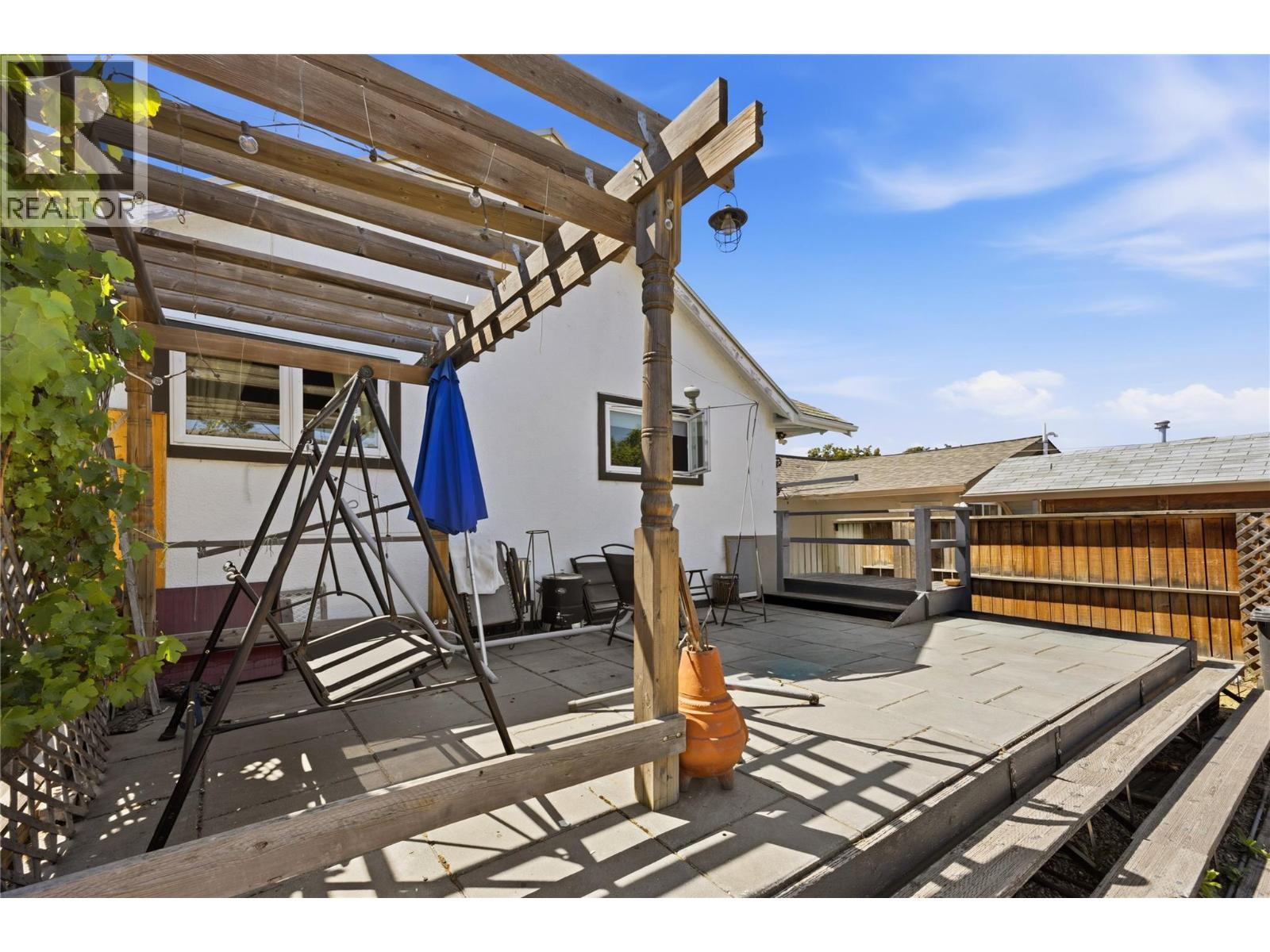 549 Edmonton Avenue - 26