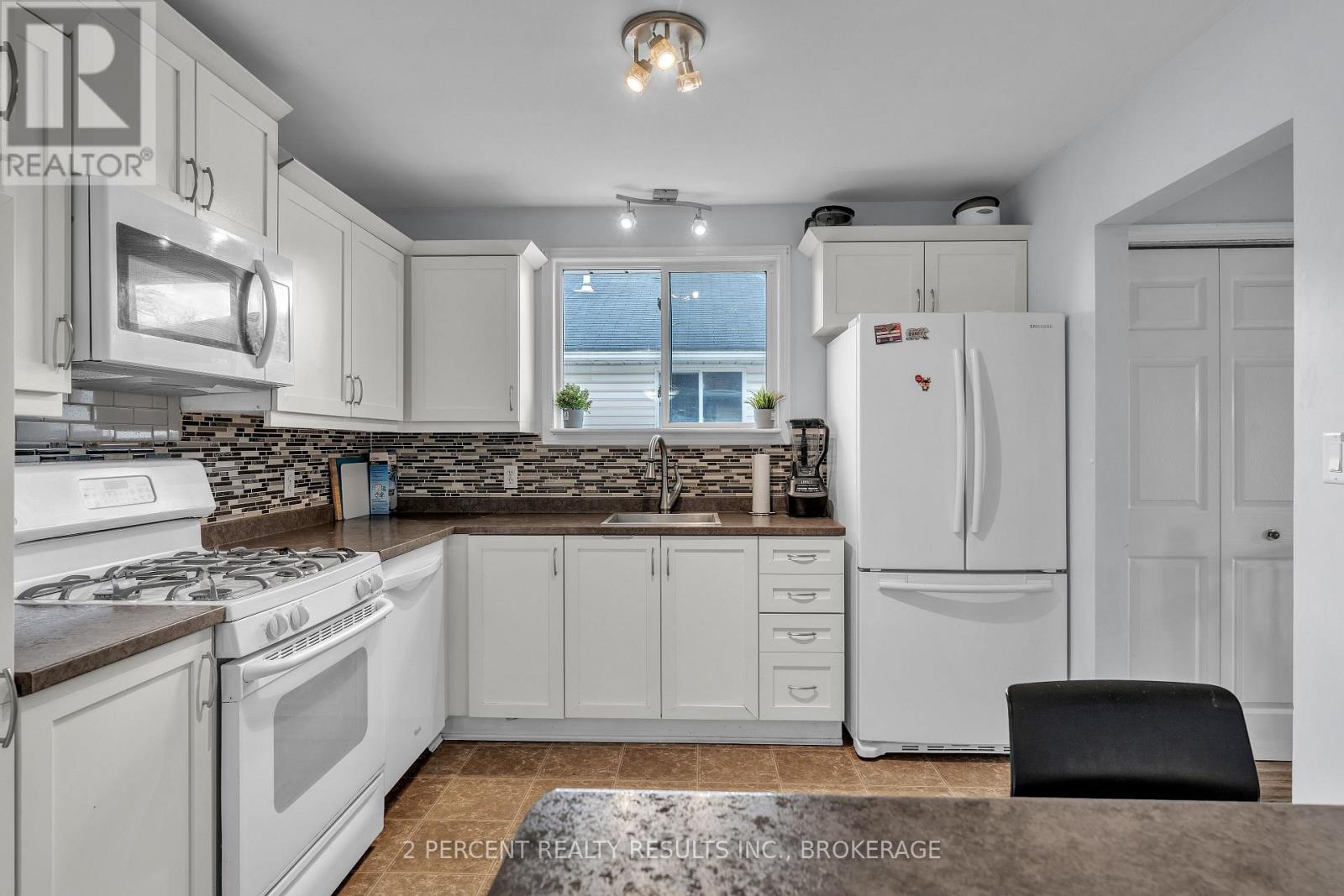 1294 BRACKENWOOD CRESCENT - 10