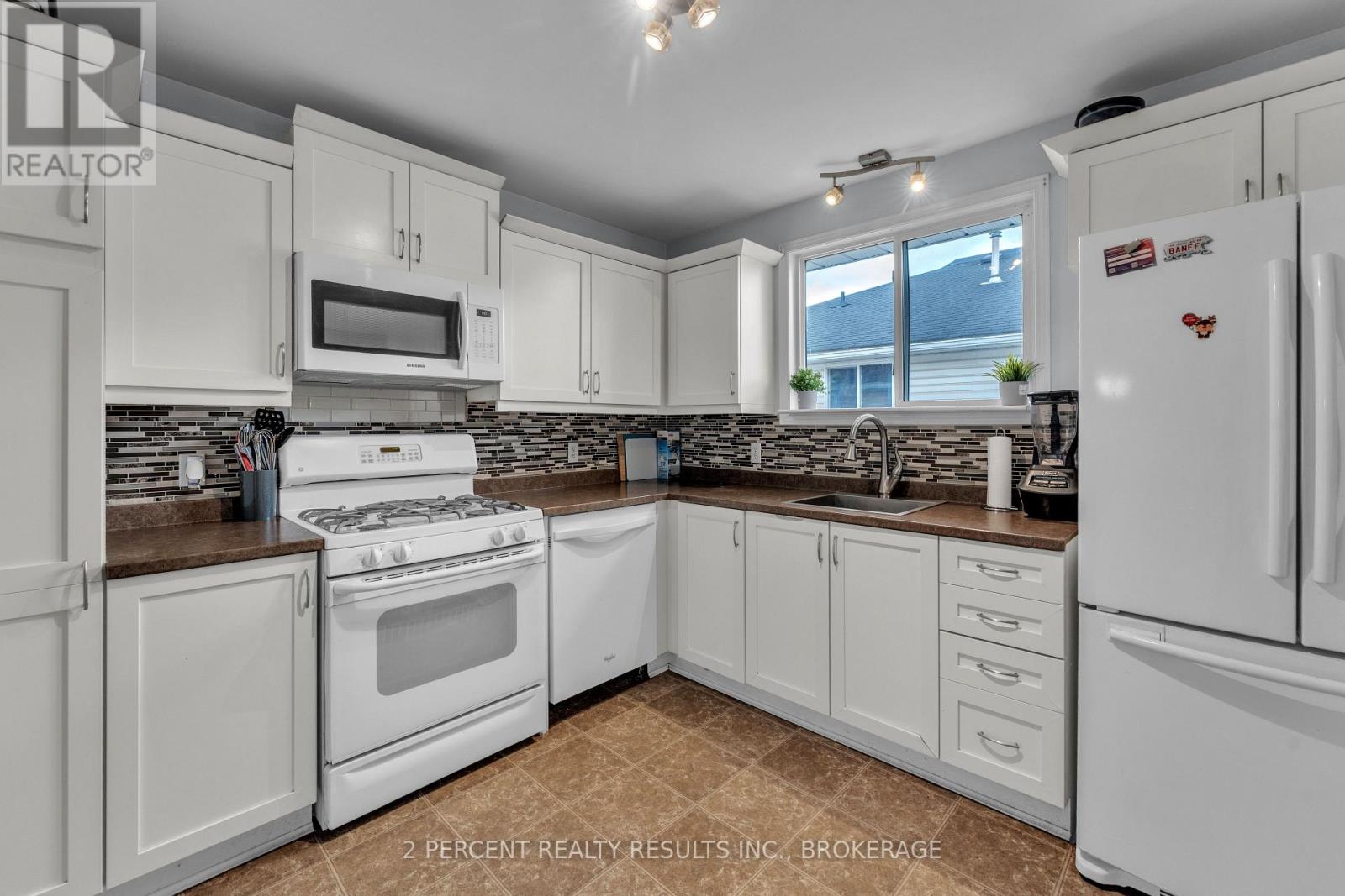 1294 BRACKENWOOD CRESCENT - 11