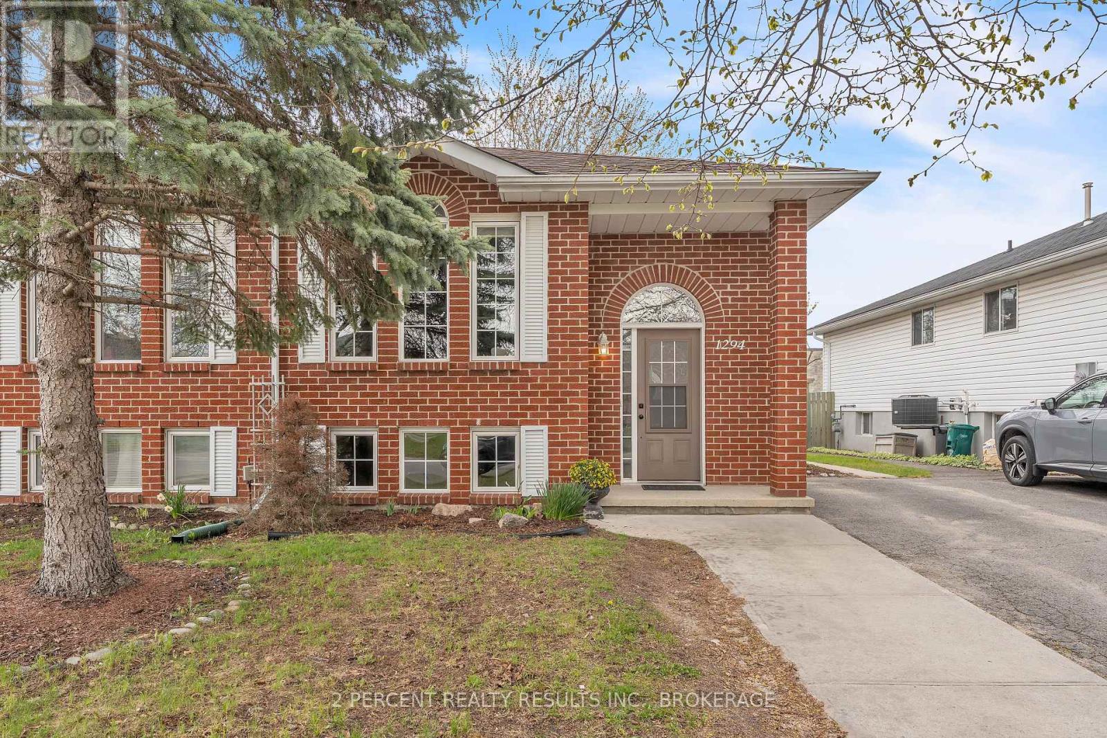 1294 BRACKENWOOD CRESCENT - 2