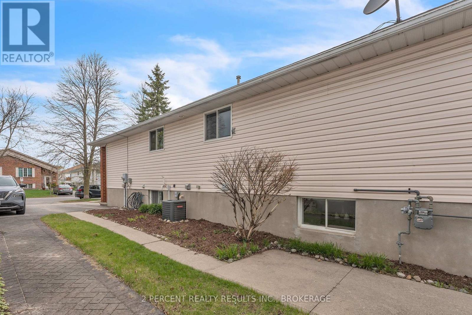 1294 BRACKENWOOD CRESCENT - 32