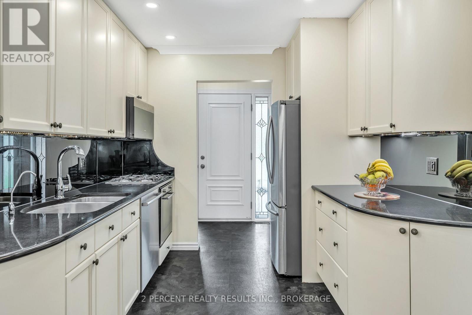 935 BRODIE AVENUE - 15