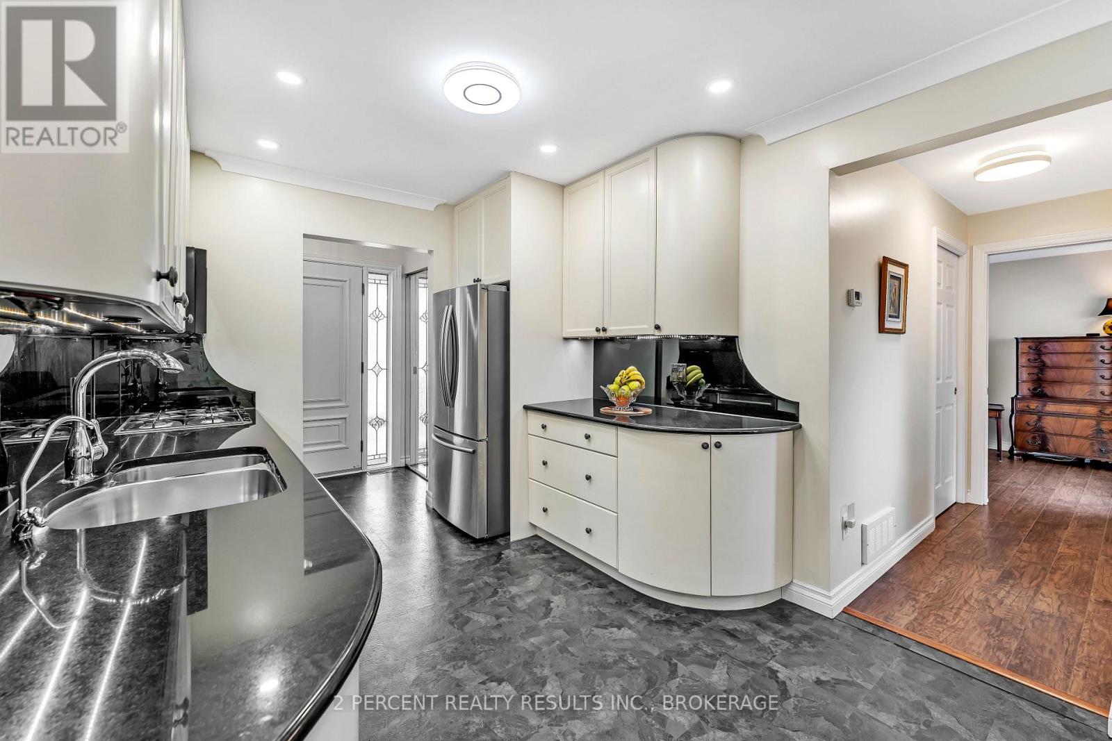 935 BRODIE AVENUE - 16
