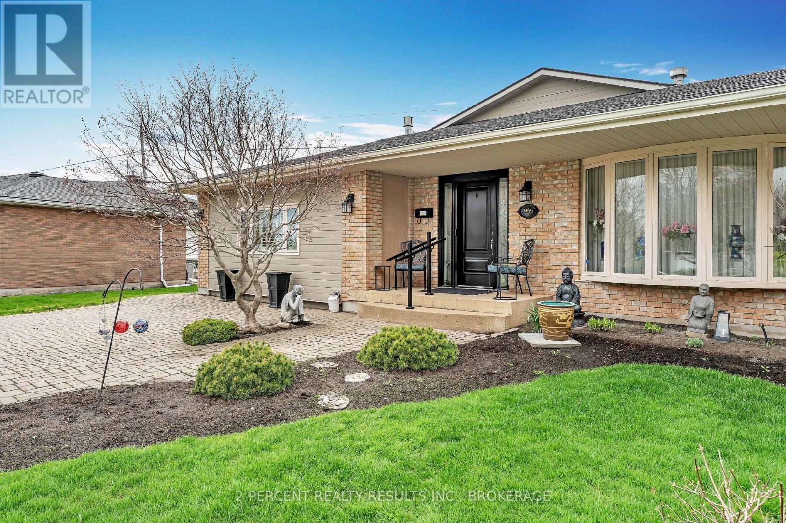 935 BRODIE AVENUE - 5