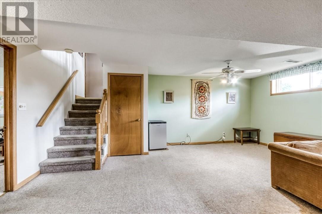 98 Chantal Crescent - 21