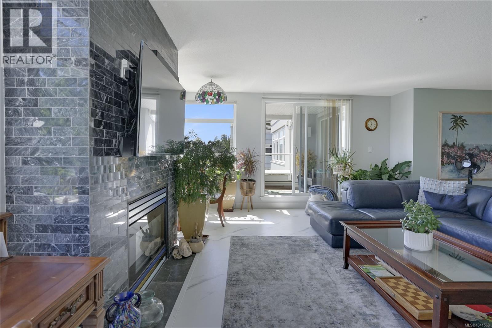 #408 5110 Cordova Bay Rd - 11