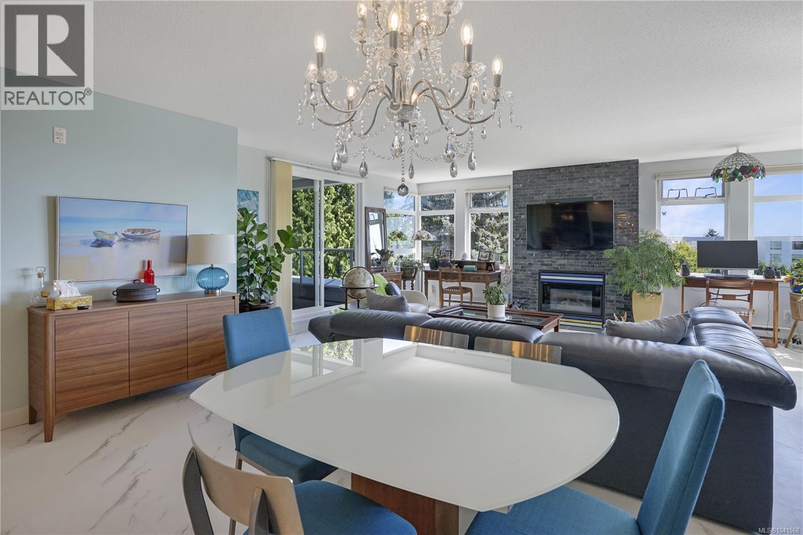 #408 5110 Cordova Bay Rd - 18