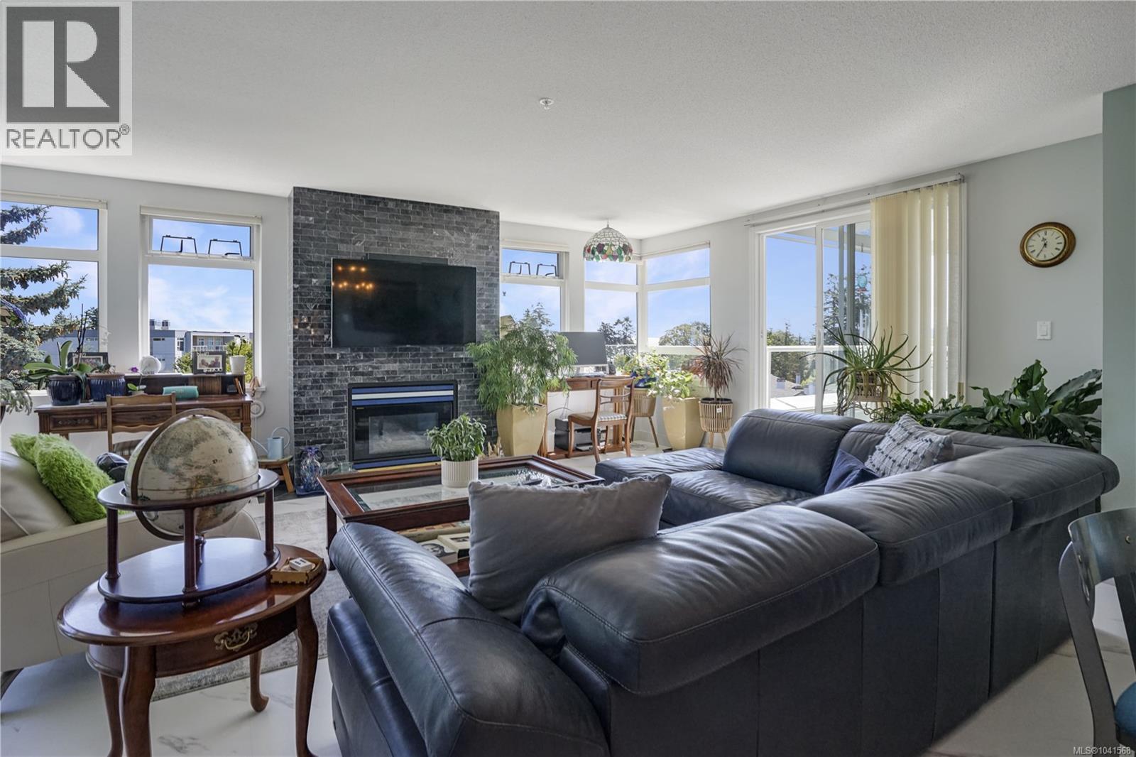 #408 5110 Cordova Bay Rd - 9