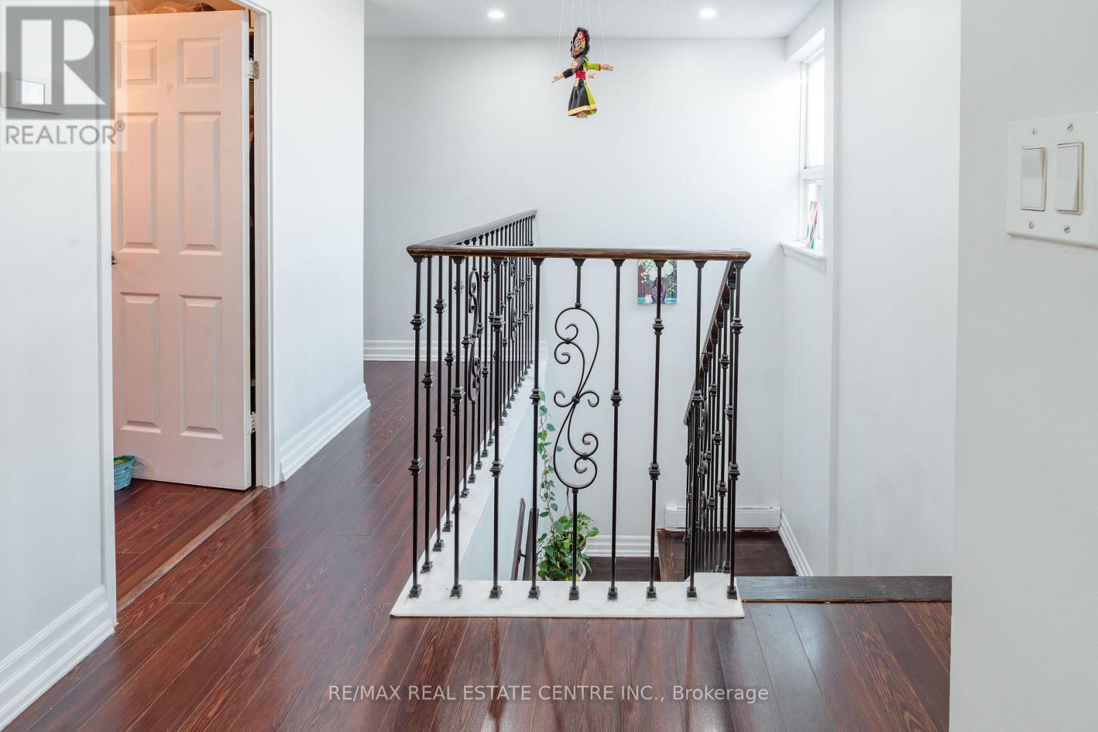 #190 1055 DUNDAS STREET E - 19