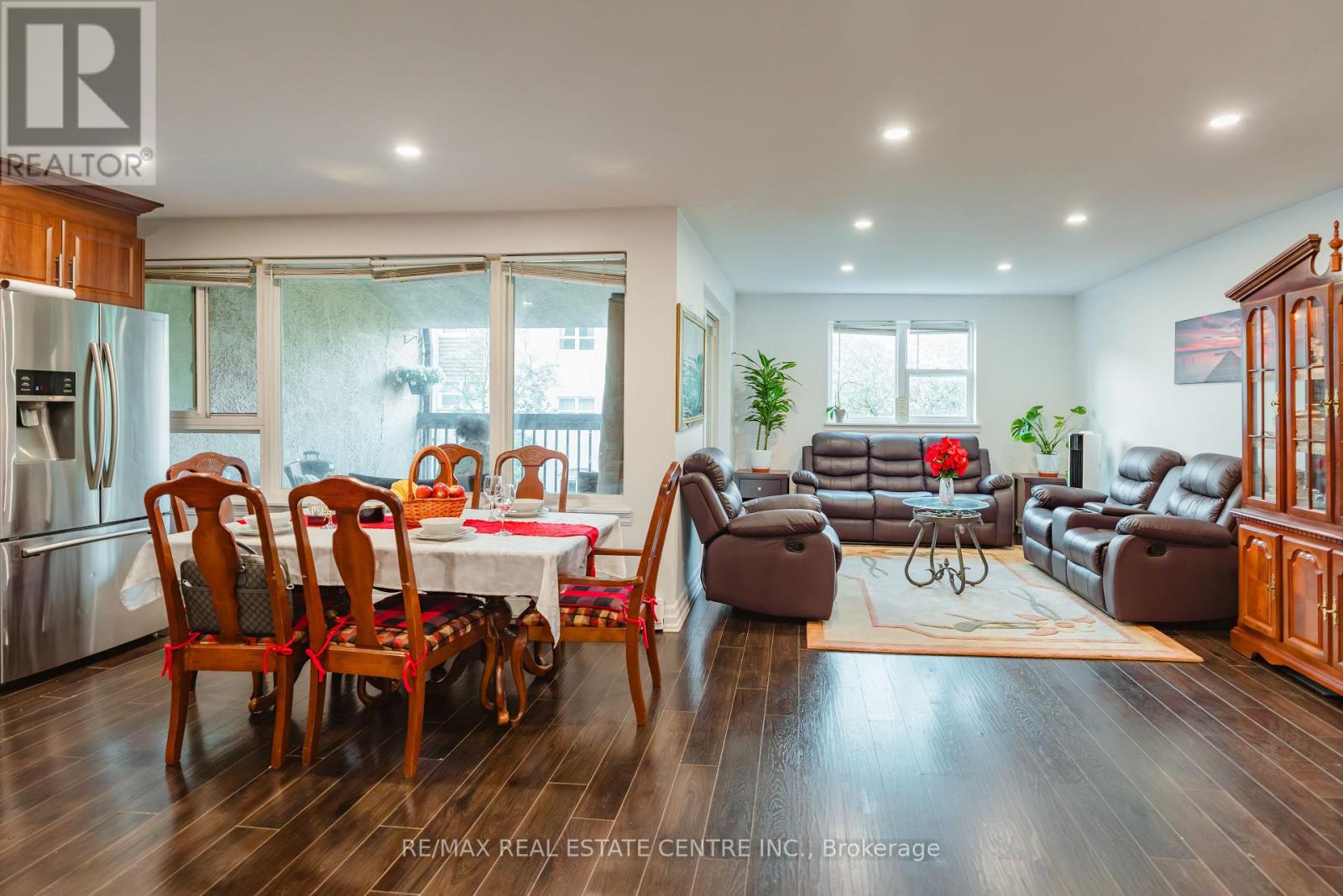 #190 1055 DUNDAS STREET E - 2