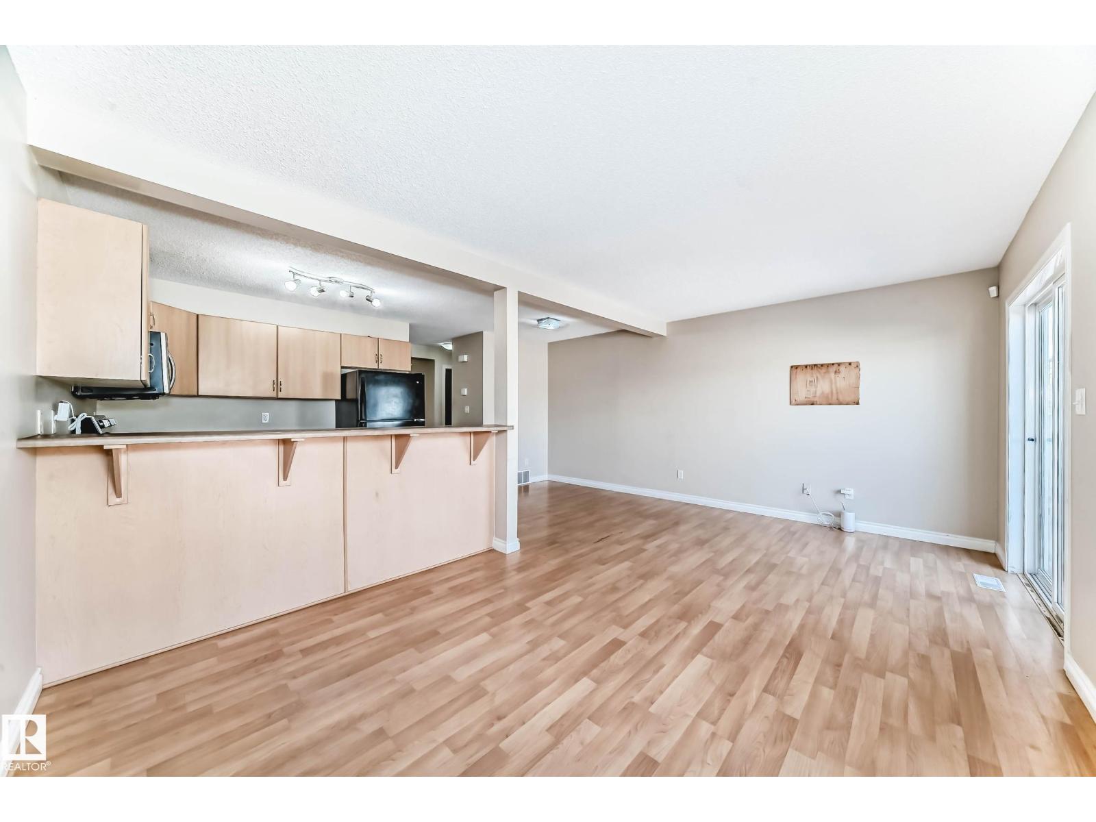 5922 164 AV NW - 8