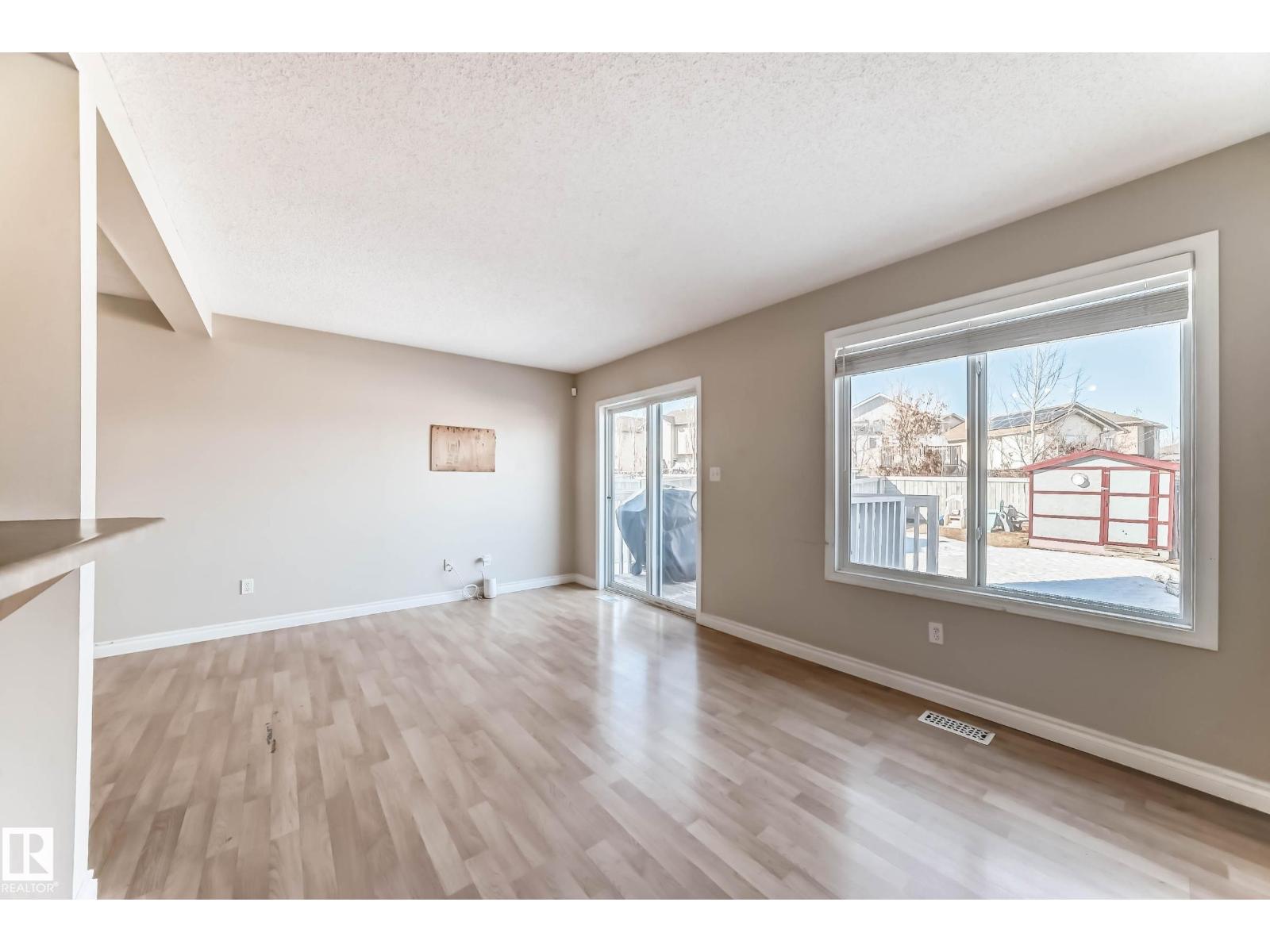 5922 164 AV NW - 9