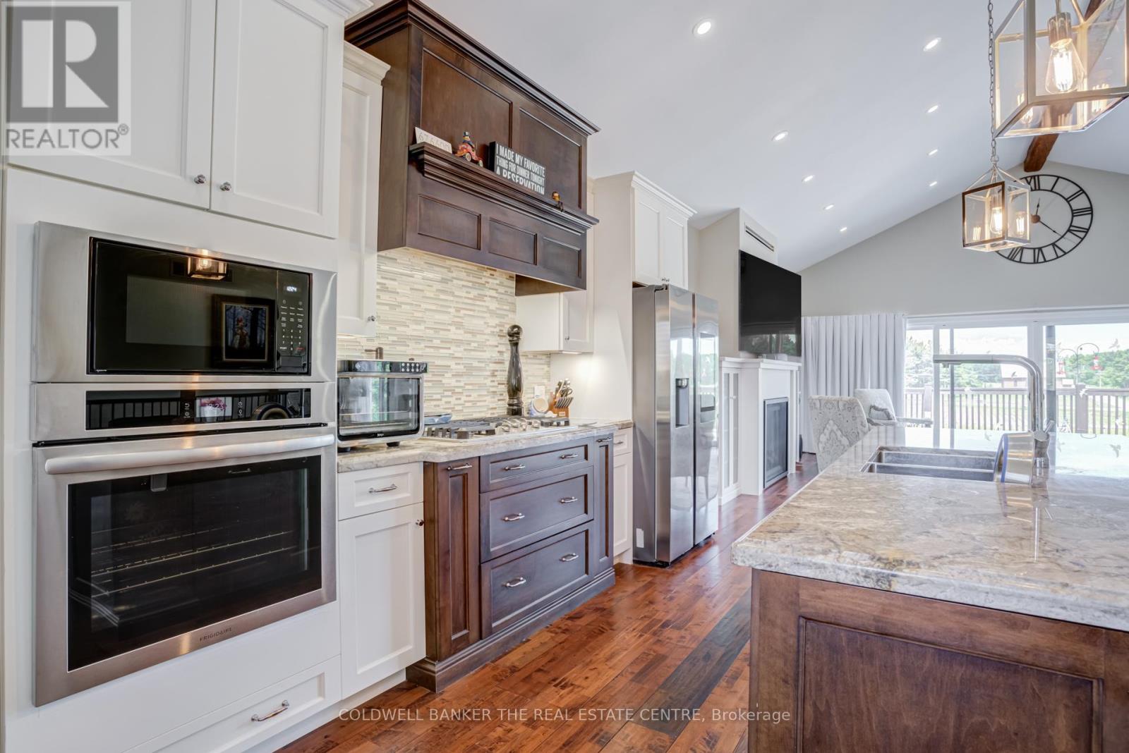 676600 CENTRE ROAD - 11