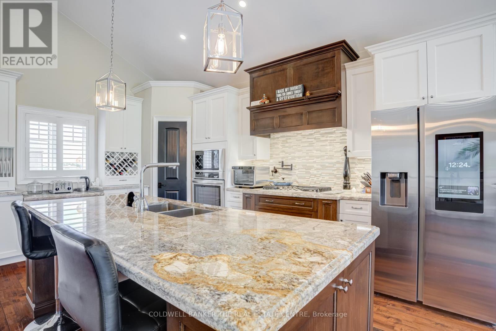 676600 CENTRE ROAD - 13