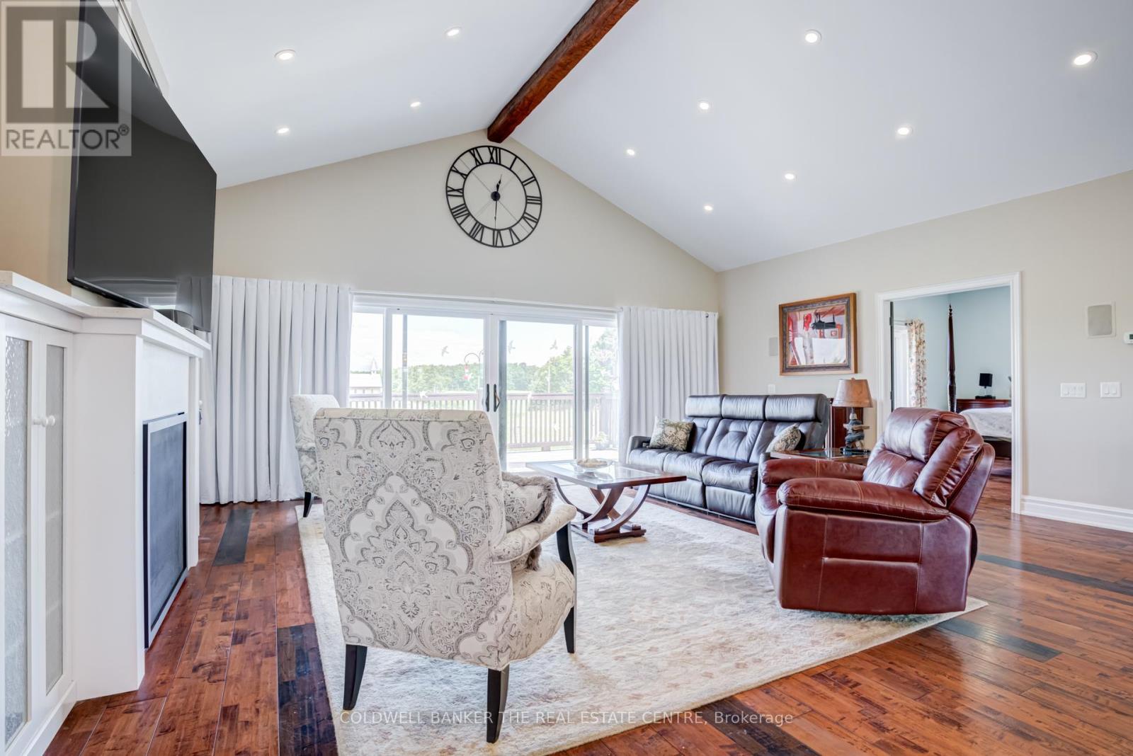 676600 CENTRE ROAD - 15