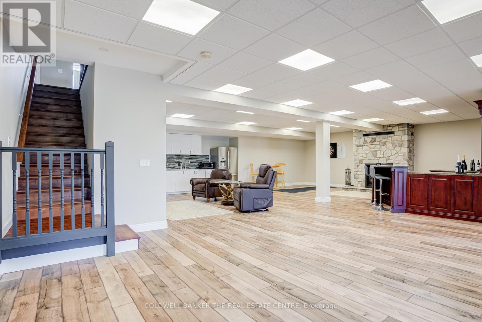 676600 CENTRE ROAD - 27