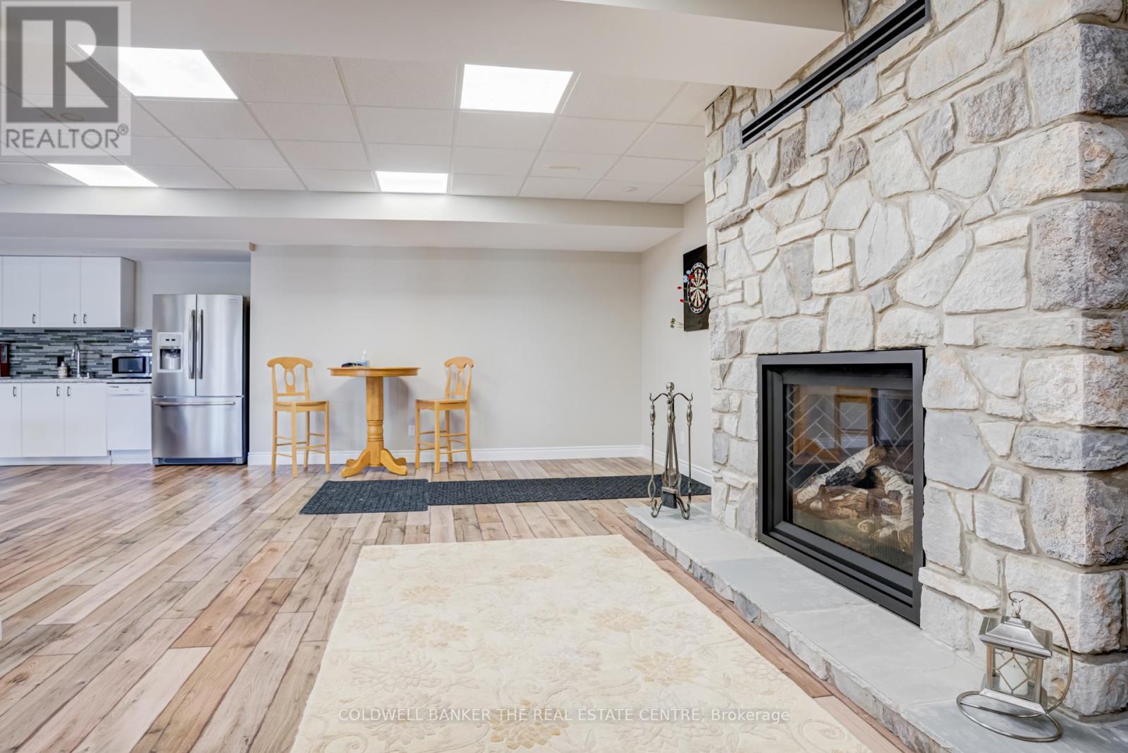 676600 CENTRE ROAD - 33