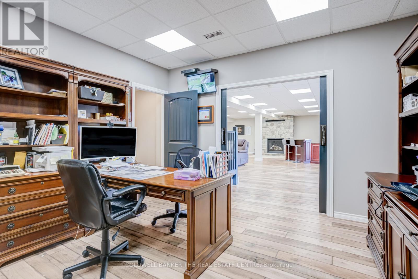 676600 CENTRE ROAD - 35