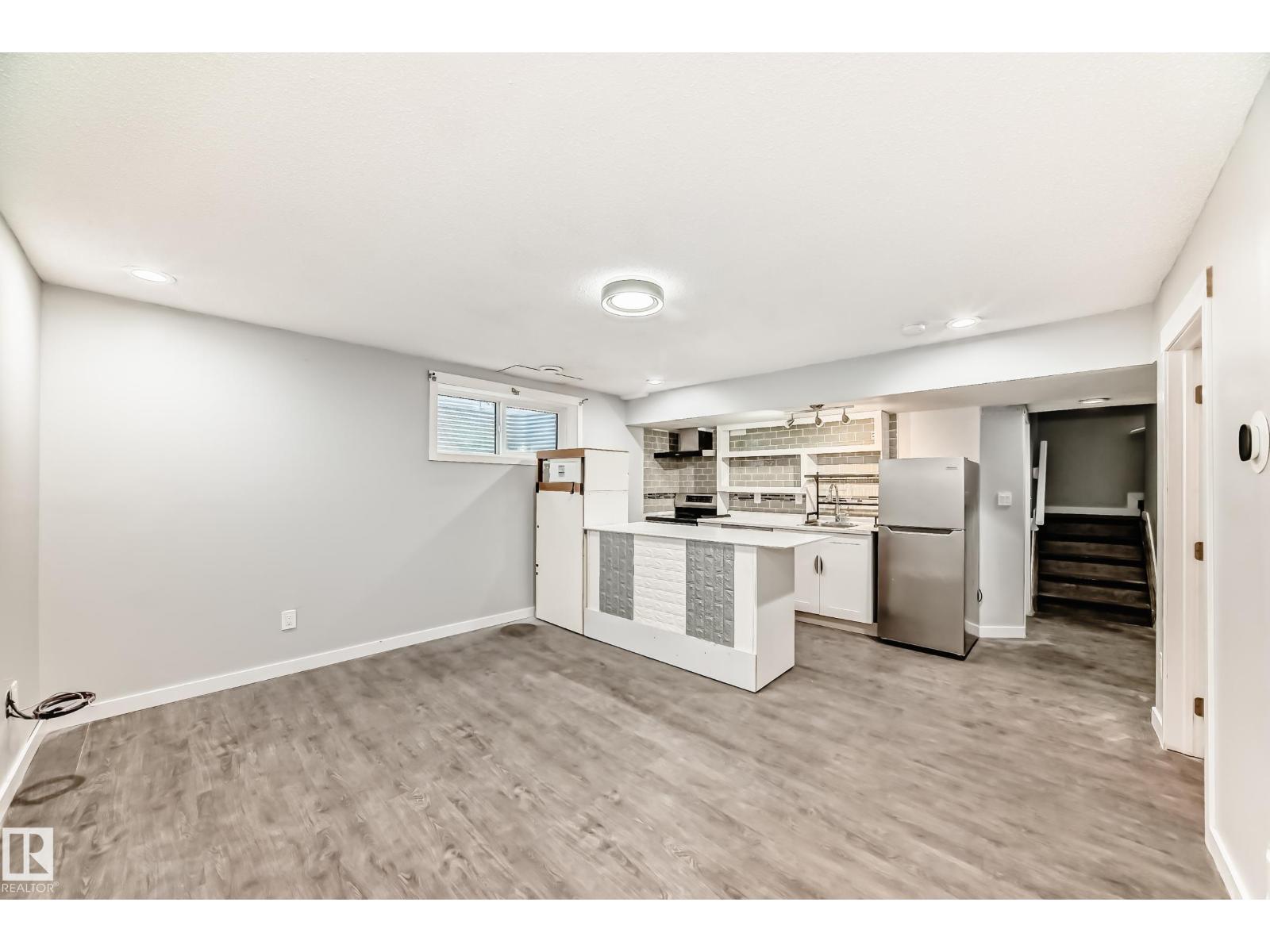 16320 12 AV SW - 45