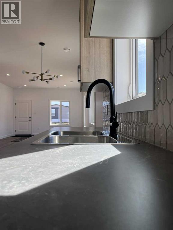 7042 48 Street - 25