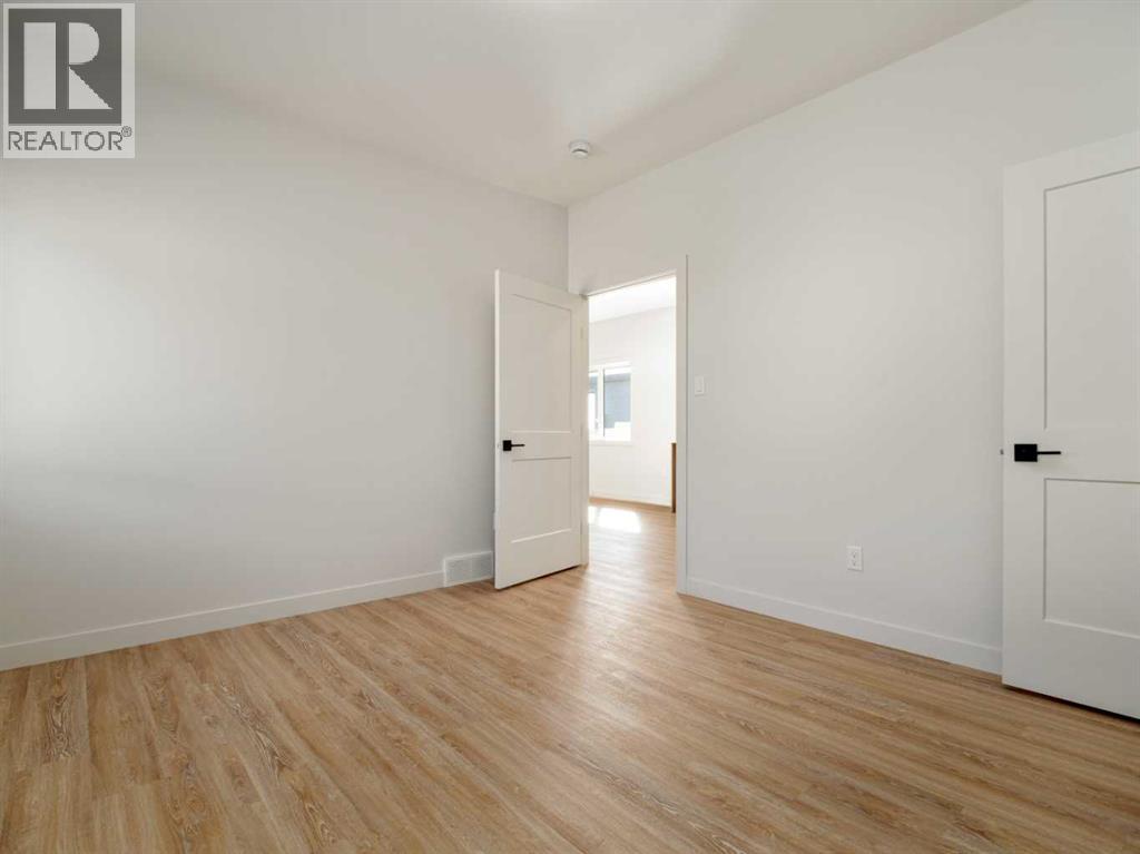 7042 48 Street - 32