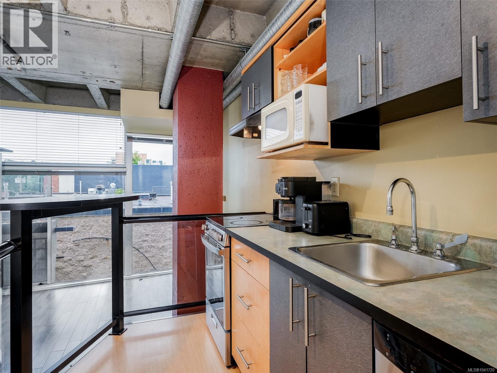 #315 1061 Fort St - 15