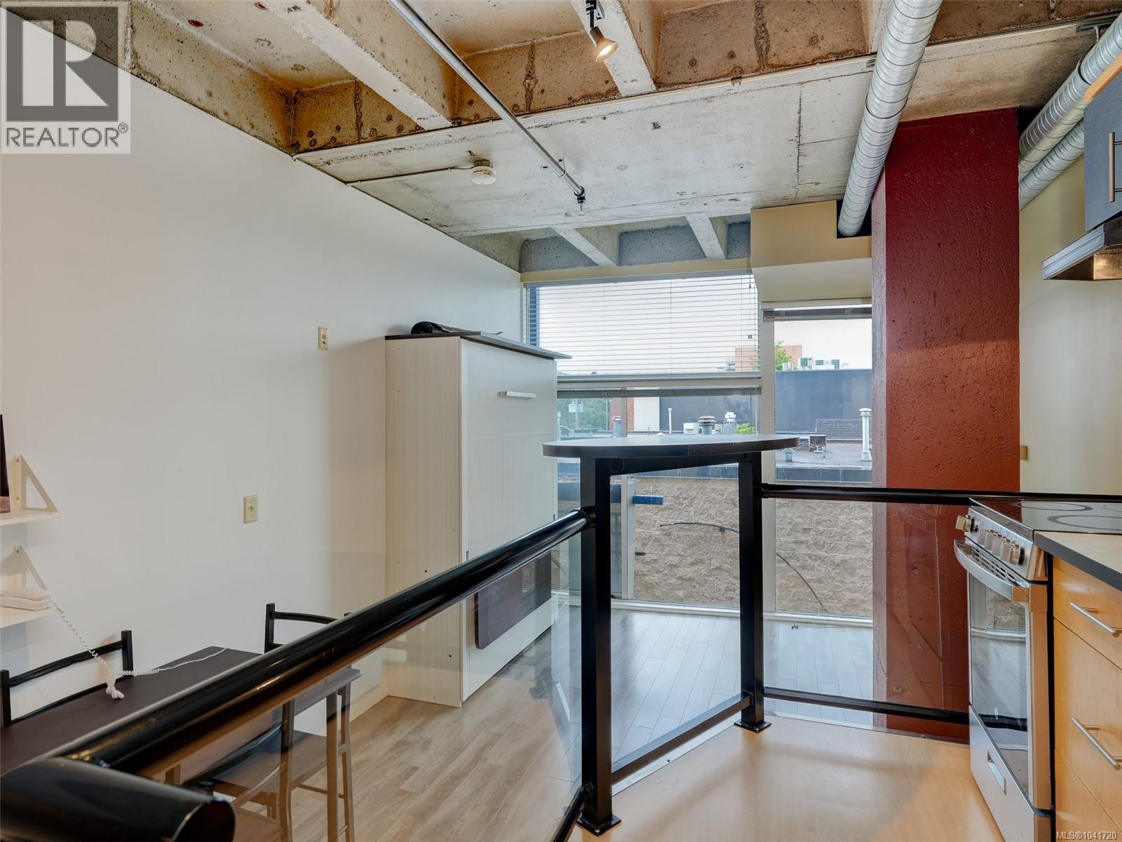 #315 1061 Fort St - 18