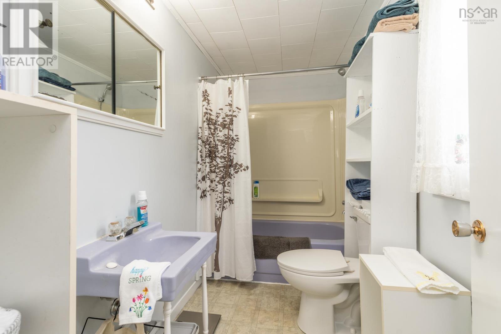 112 Kelly Road - 16