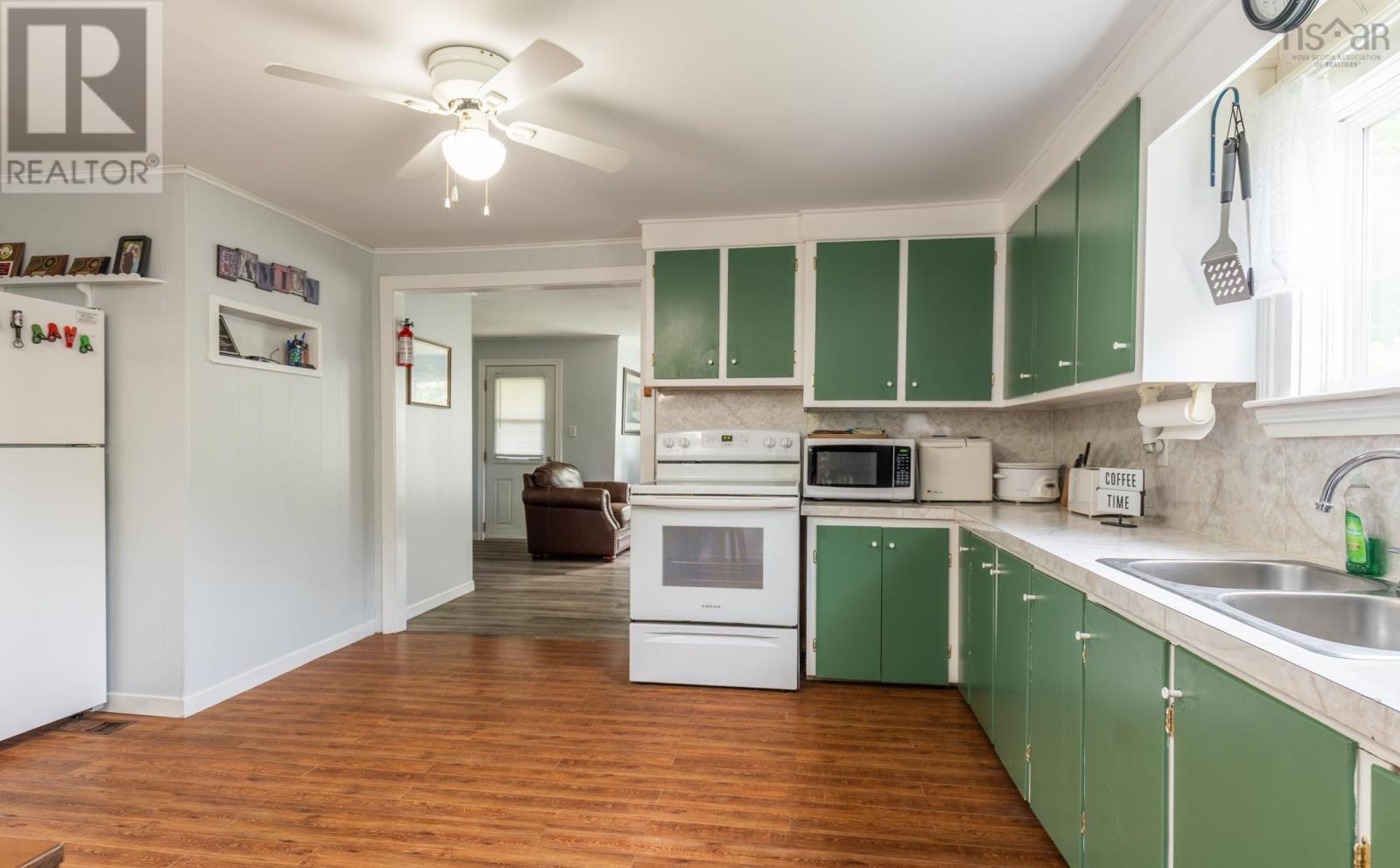 112 Kelly Road - 9