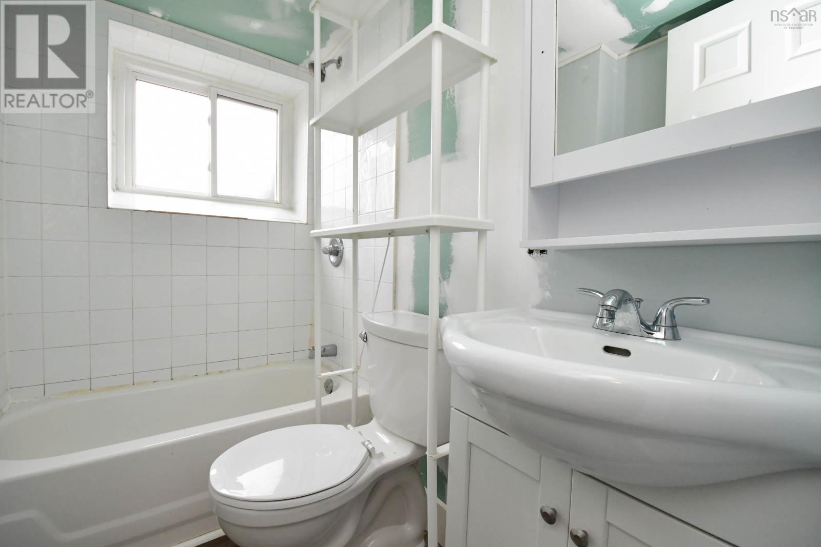 184 Lockview Road - 18