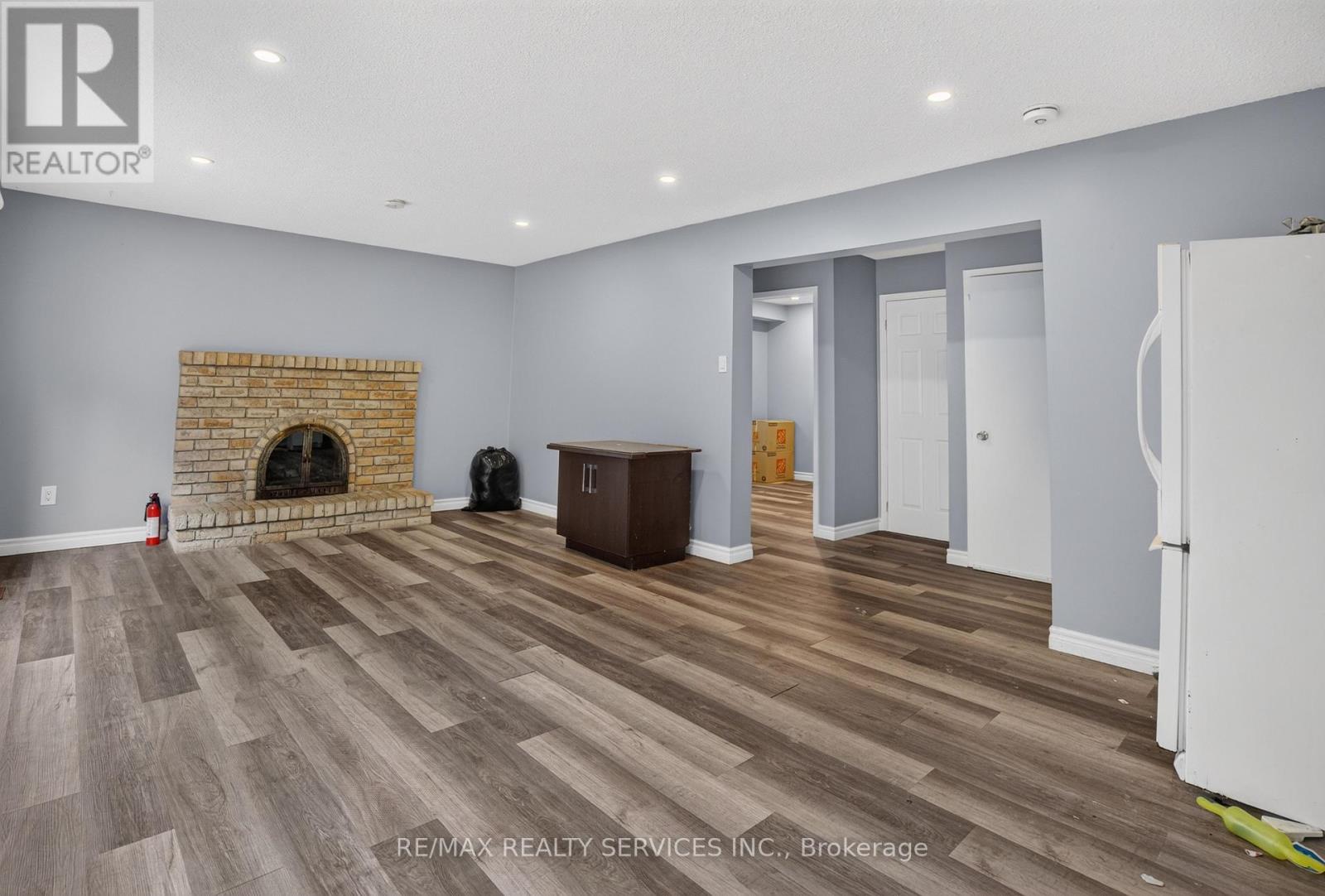 23 DAFOE CRESCENT - 27