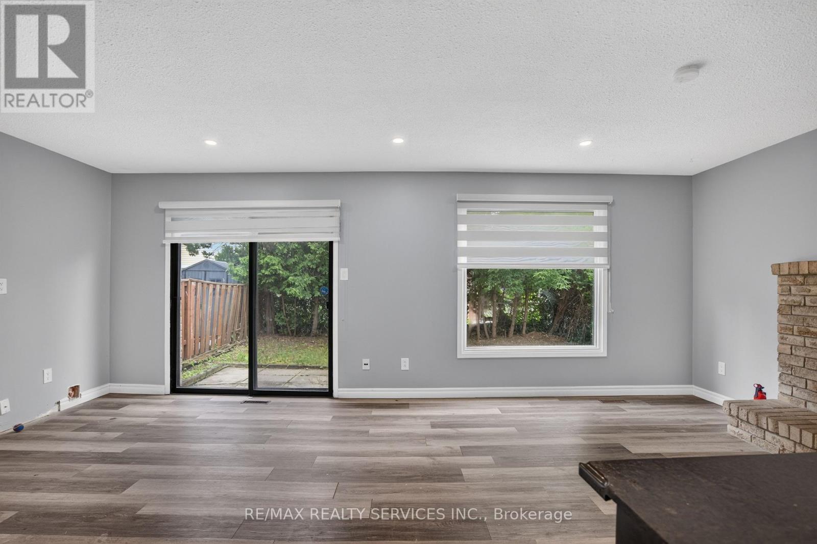 23 DAFOE CRESCENT - 28