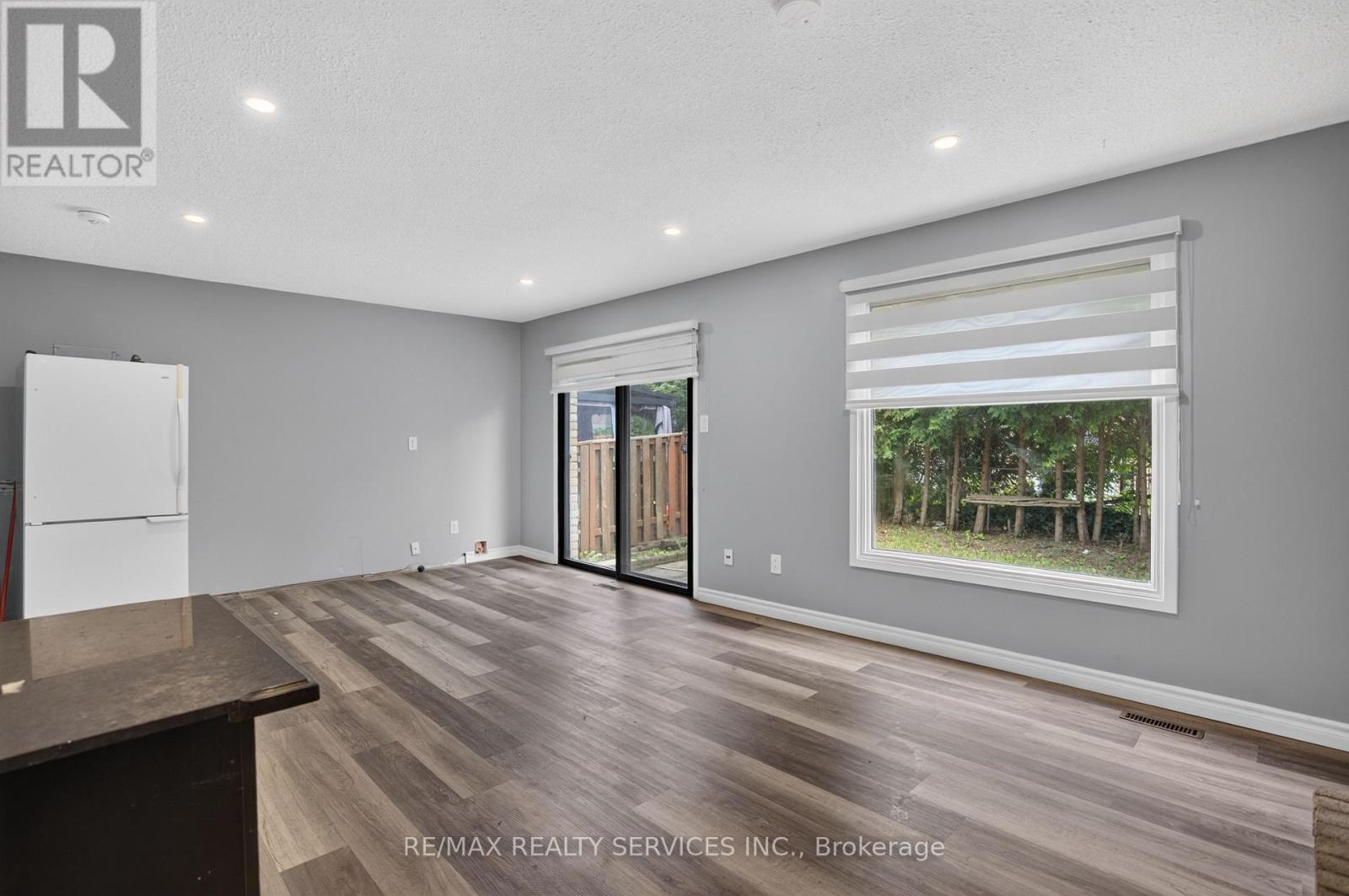 23 DAFOE CRESCENT - 30