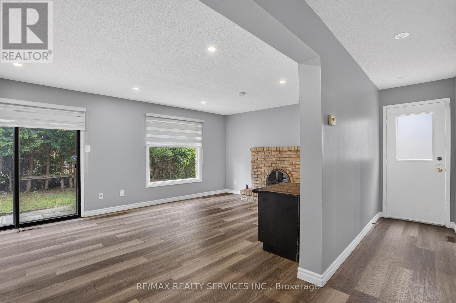 23 DAFOE CRESCENT - 31