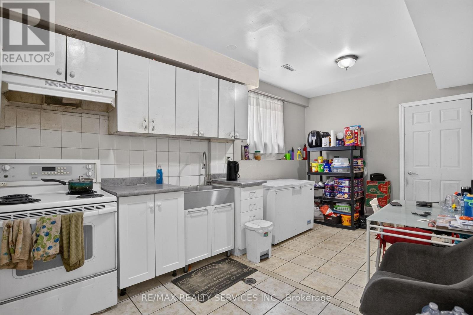 23 DAFOE CRESCENT - 36