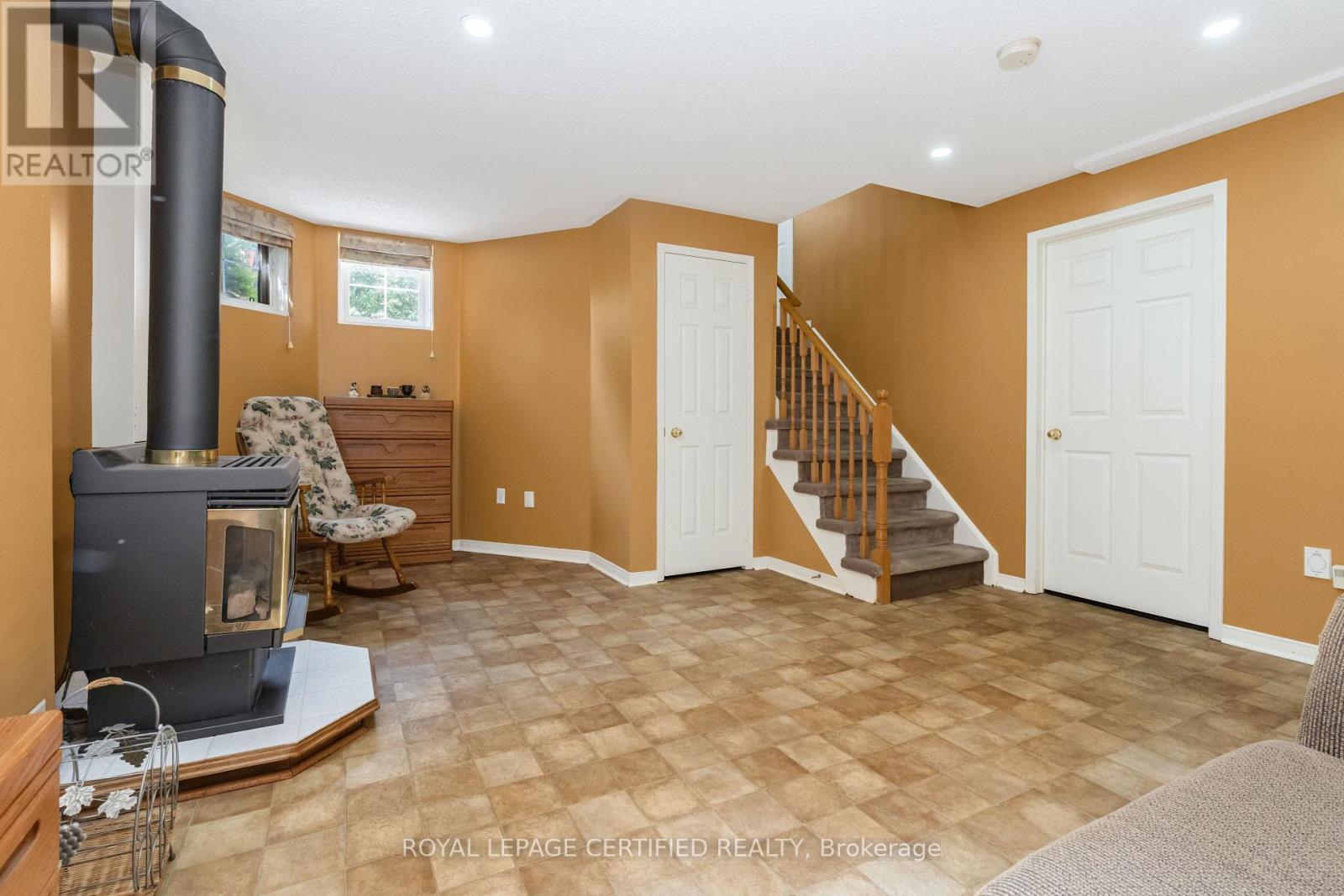 45 SPRINGVIEW DRIVE - 16