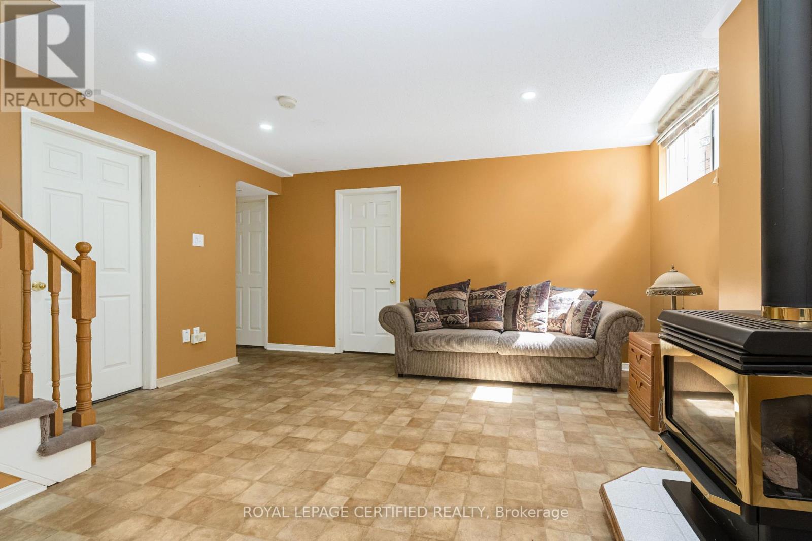 45 SPRINGVIEW DRIVE - 18