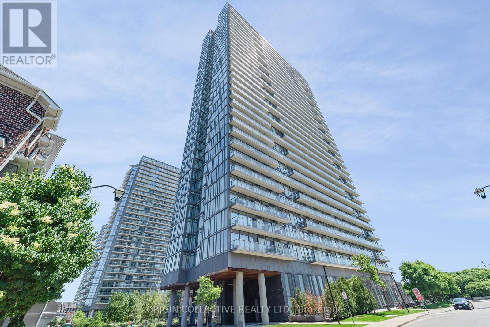 #302 105 THE QUEENSWAY AVENUE - 1