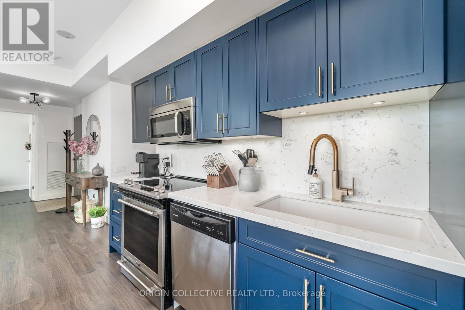 #302 105 THE QUEENSWAY AVENUE - 10