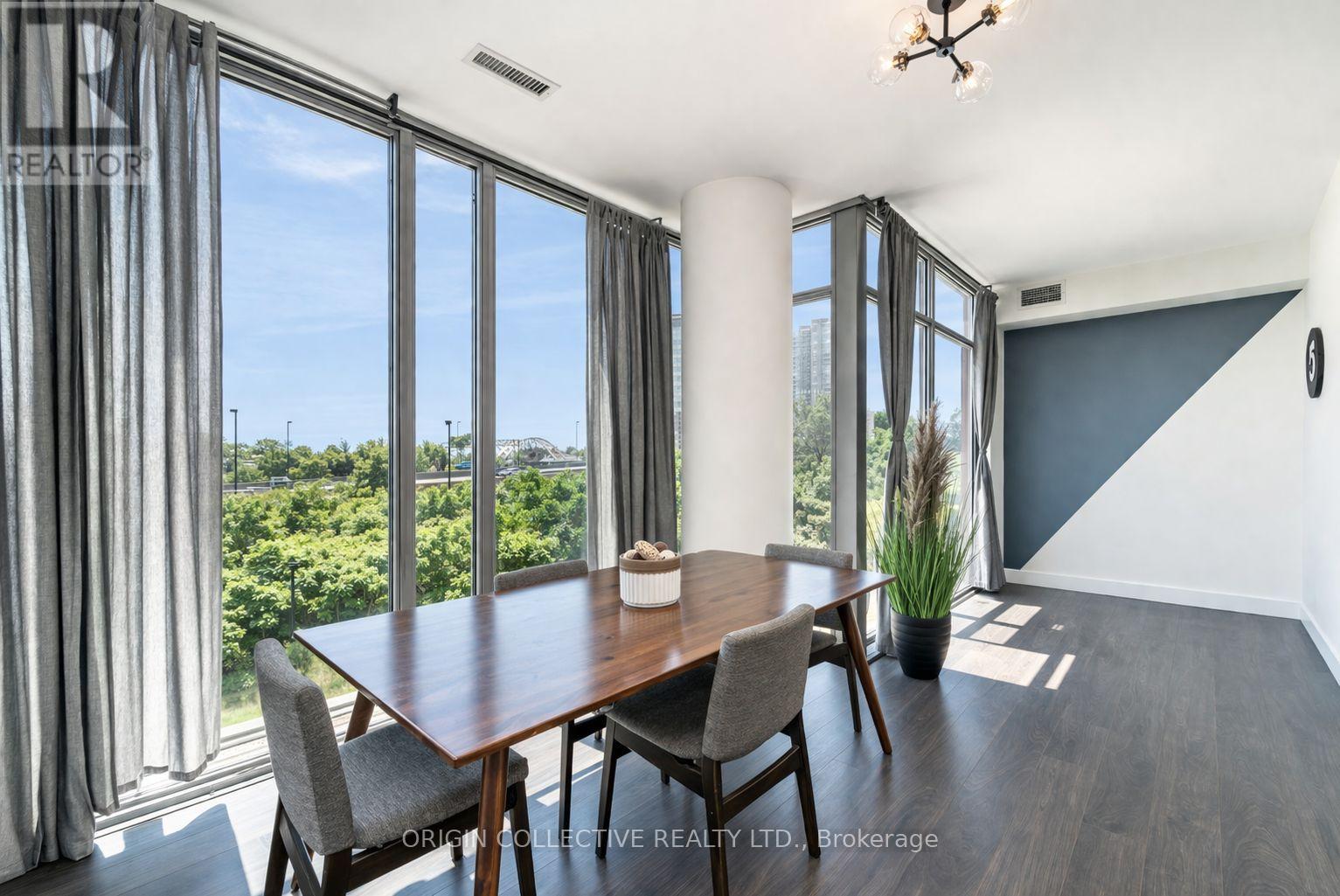 #302 105 THE QUEENSWAY AVENUE - 12