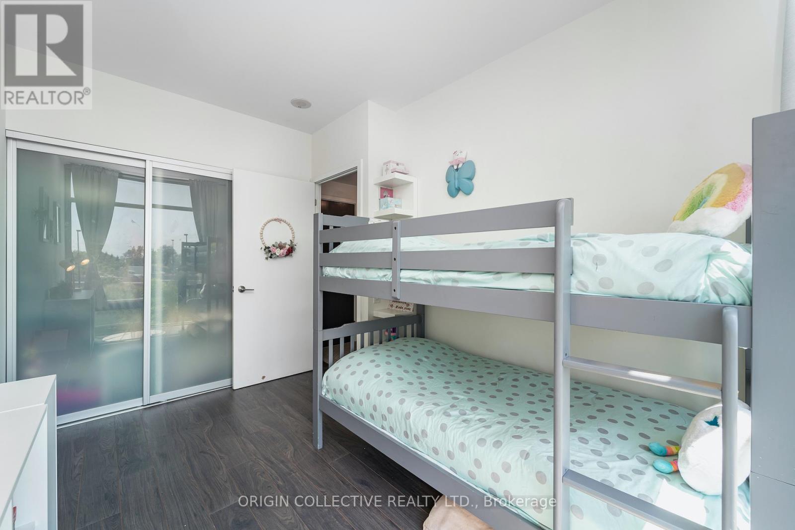 #302 105 THE QUEENSWAY AVENUE - 16