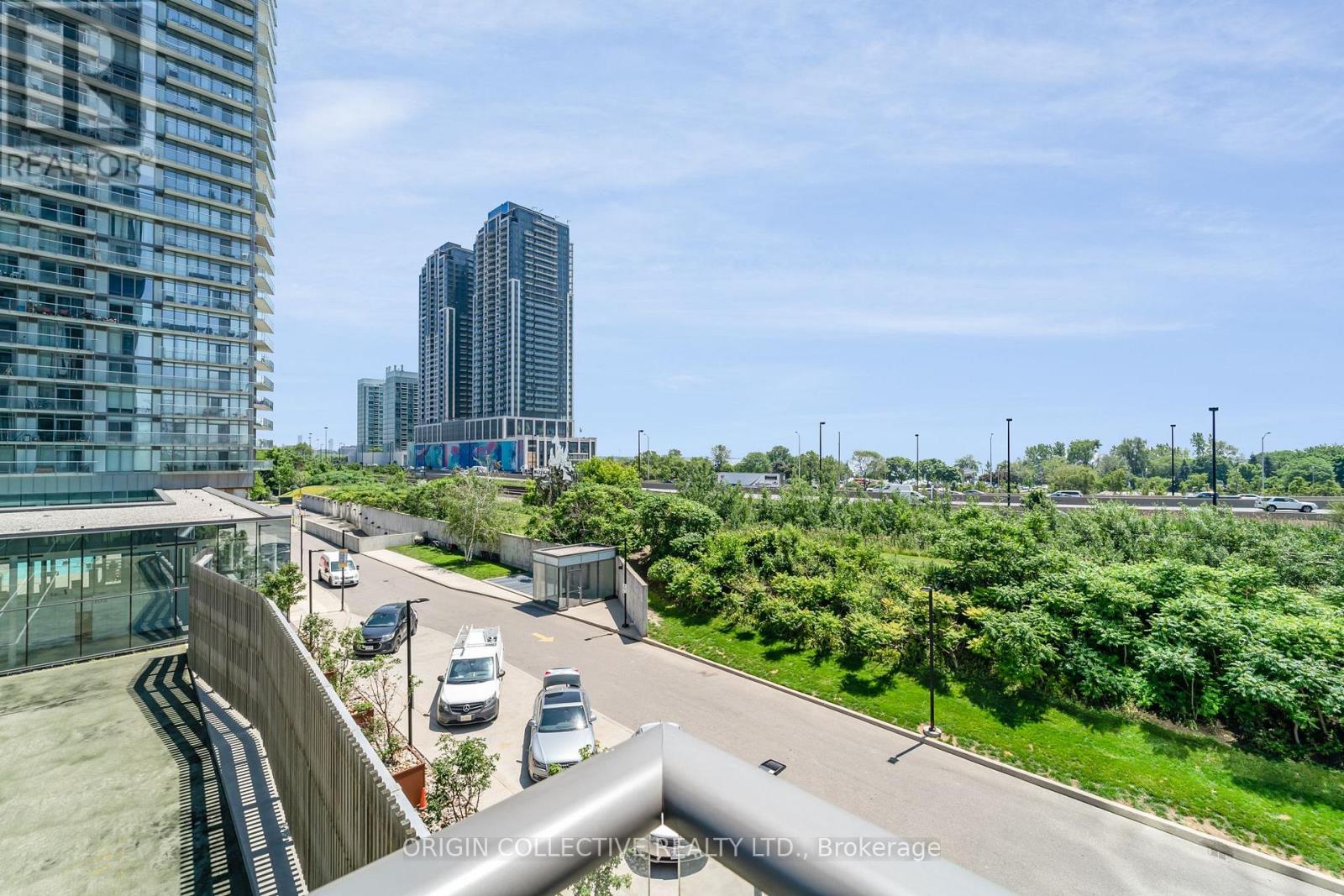 #302 105 THE QUEENSWAY AVENUE - 21